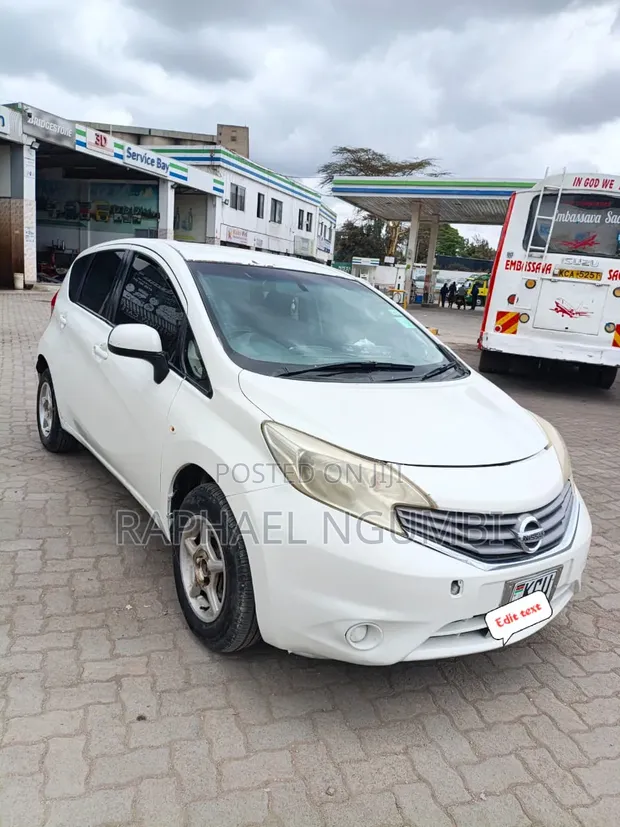 Nissan Note 2012 Nyeupe - 1