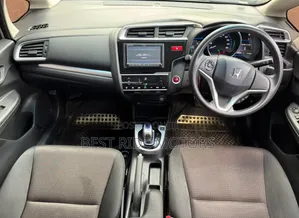 Honda Fit 2017 Nyeupe