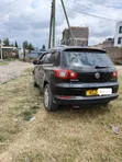 Volkswagen Tiguan 2010 Nyeusi - 1