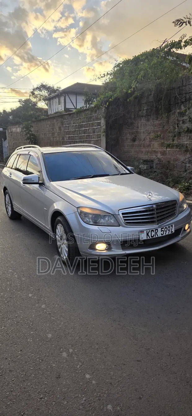 Mercedes-Benz C200 2011 Silver - 1