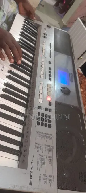 Yamaha Digital Keyboard (61 Keys)