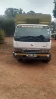 Mitsubishi FH 2001 Nyeupe - 1