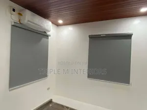 Heavy-Duty Sunscreen Roller Blinds - Daytime Privacy