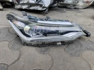 Taa ya Mbele ya Toyota Fielder 2018 Xenon