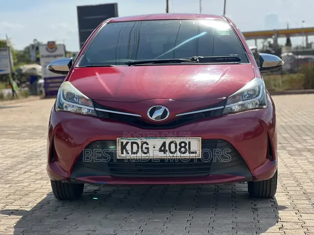 Toyota Vitz 1.3 FWD 5dr 2015 Red - 1