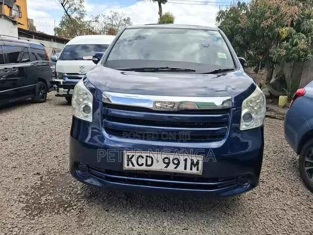 Toyota Noah 2.0 2008 Minivan (8 Seater) - 1