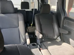 Toyota Esquire 2018 Nyeusi