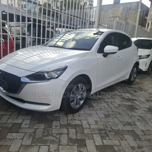 Mazda 2 2020 White - 1