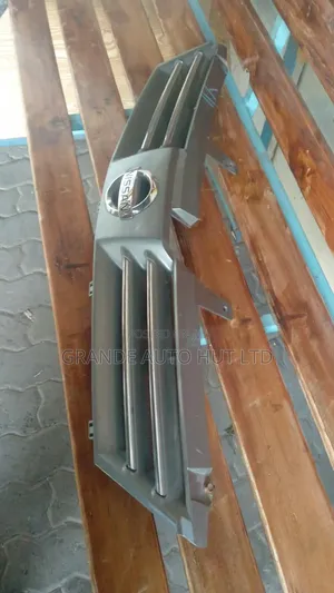 Nissan Wingroad Y11 Grill