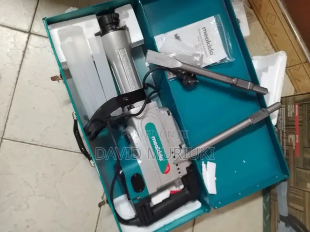 Meakida 2200W Heavy-Duty Demolition Hammer - 1