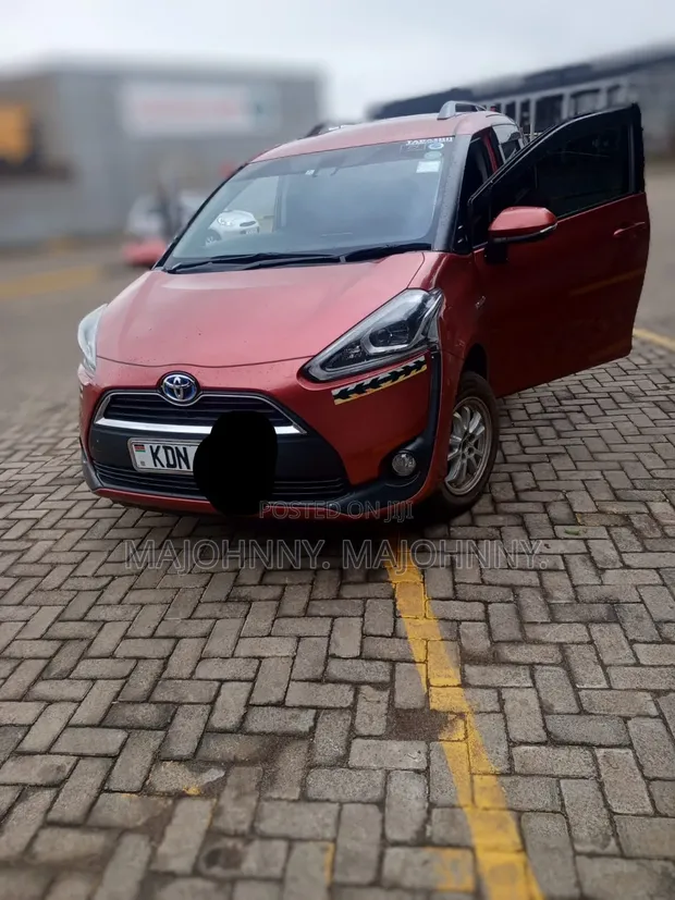 Toyota Sienta Hybrid 2017 Rangi ya Maroon - 1