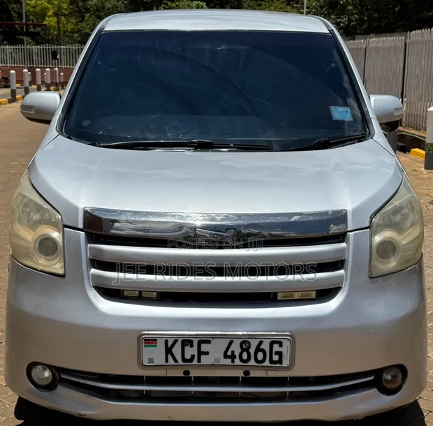 Toyota Noah 2008 - 1