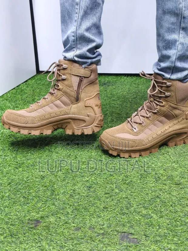 Men's Outdoor Hiking Boots - 1