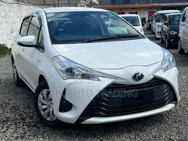 Toyota Vitz 1.5 FWD Hybrid 2019 White - 1