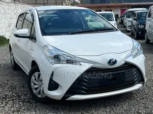 Toyota Vitz 1.5 FWD Hybrid 2019 Nyeupe