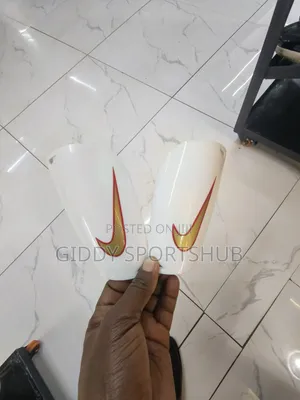 Nike Shinguard Nyeupe