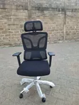 Kiti cha Ofisi cha Ergonomic cha Mesh chenye Kichwa cha Juu - 1