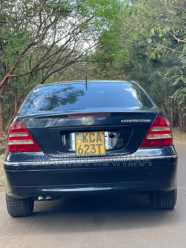 Mercedes-Benz C180 2008 Bluu - 1