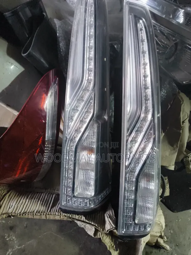 Nissan Serena 2015 Backlights - 1