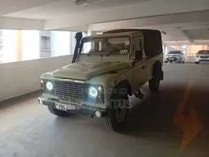 Land Rover Defender Puma 110 2.4 TD 2010