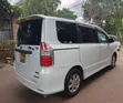 Toyota Voxy X 2WD 8-Seater 2002 White - 2