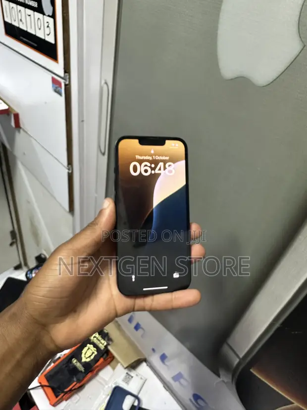 Apple iPhone 13 128GB Blue - 1