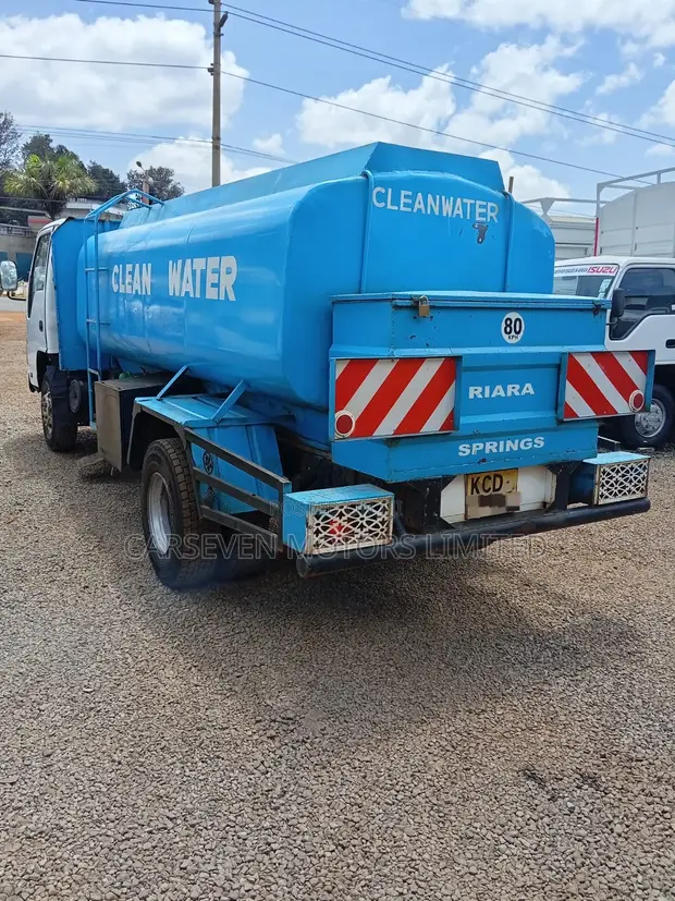 Isuzu NPR Water Bowser 2015 White - 1