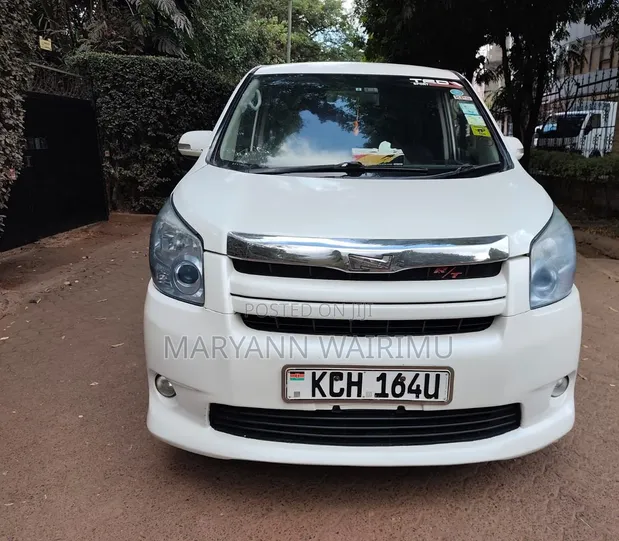 Toyota Noah 2009 White - 1