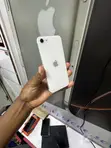 Apple iPhone SE (2020) 64GB Nyeupe - 4