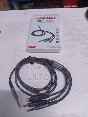 Kebo ya 3-in-1 Aux, Lightning & Type-C yenye Koti ya Nguo