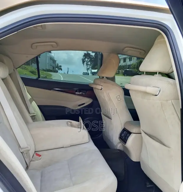 Toyota Crown 2018 Hybrid - 1