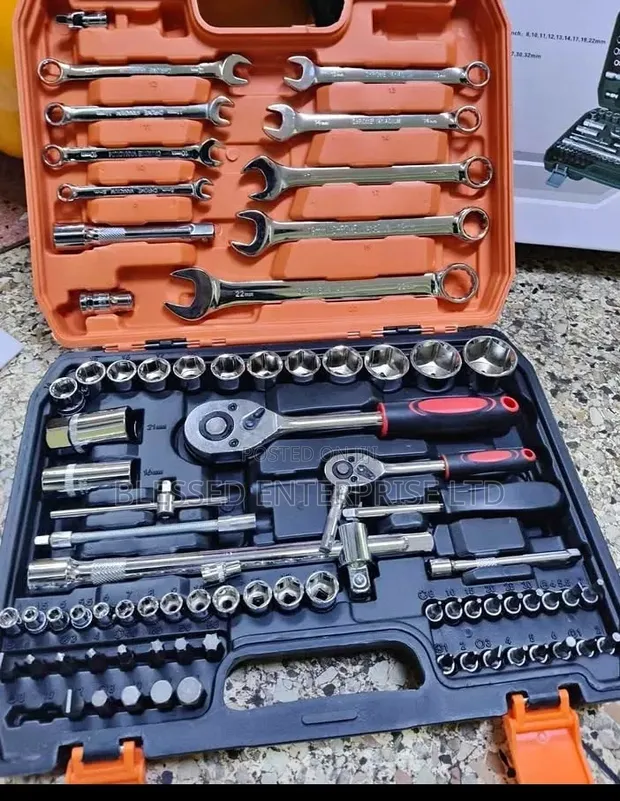 Heavy Duty 82 Piece Socket Wrench Set - 1