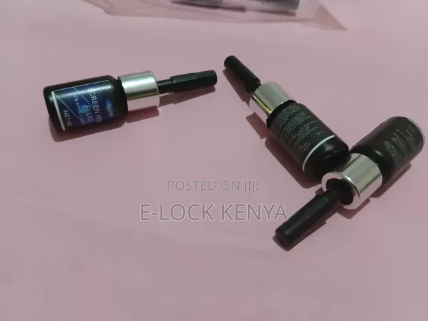 UV Glue for Cracked Phone Screens - 1