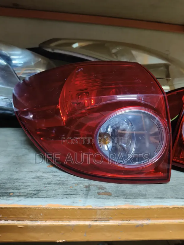 Nissan Wingroad Y12 Taillights (Zilizotumika) - 1