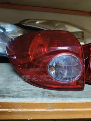Nissan Wingroad Y12 Taillights (Zilizotumika)