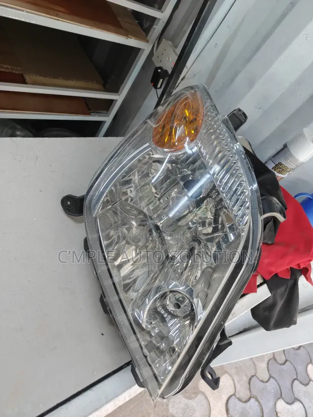 Mwangaza wa Mbele wa Toyota IST - Model ya 2005 - 1