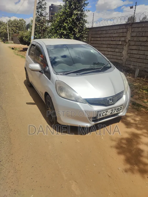 Honda Fit 2013 Silver - 1