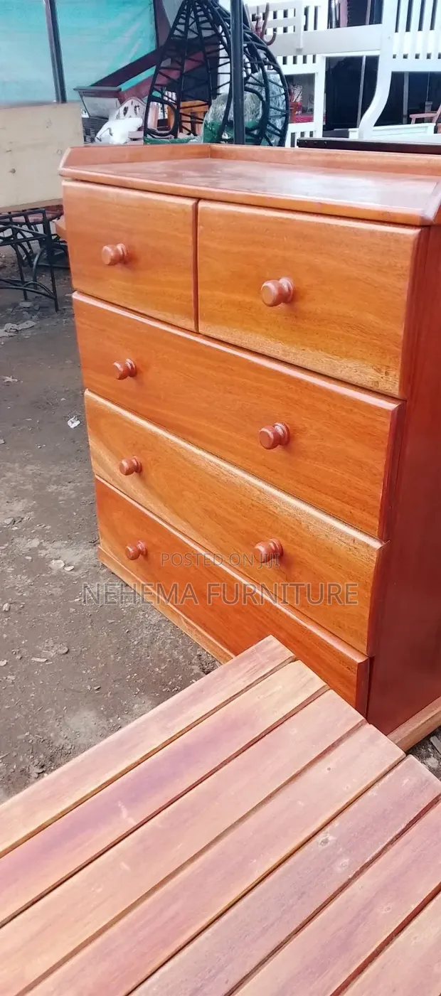 Mahogany Chest of Drawers - 1