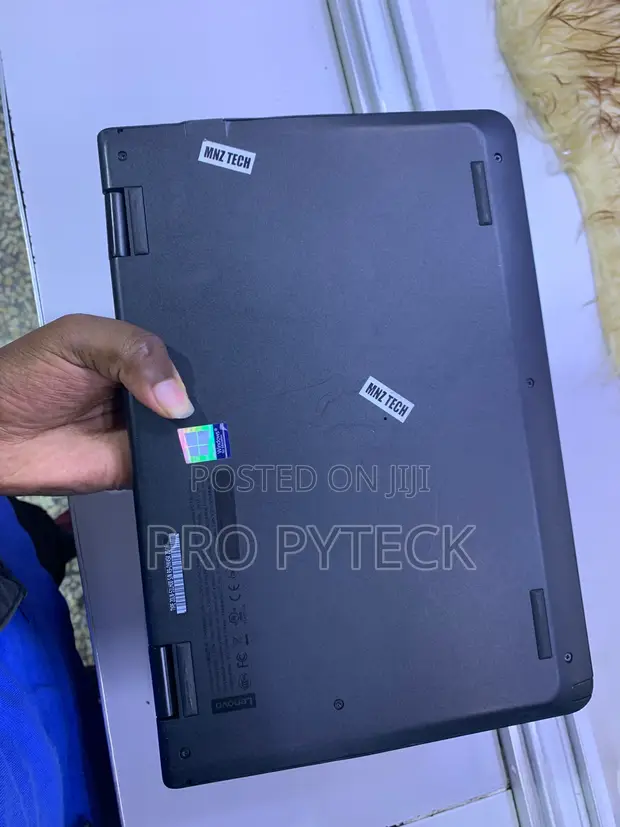 Lenovo Yoga 11e 8GB RAM 256GB SSD Intel Core i5 (7th Gen) - 1