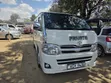 Toyota HiAce 2013 Nyeupe - 2