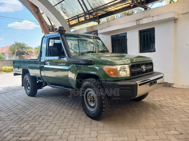 Toyota Land Cruiser Pickup 2018 - 1