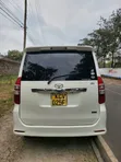 Toyota Noah 2012 Nyeupe - 4
