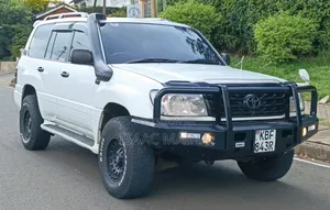 Toyota Land Cruiser Amazon 2002 White