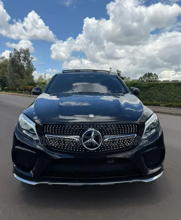Mercedes-Benz 350D 2015 Black - 1