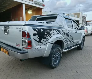 Toyota Hilux Double Cabin 2013