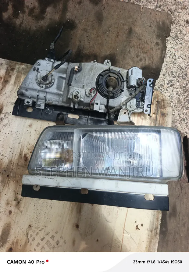 Isuzu ELF Truck Headlights (Old Model) - 1