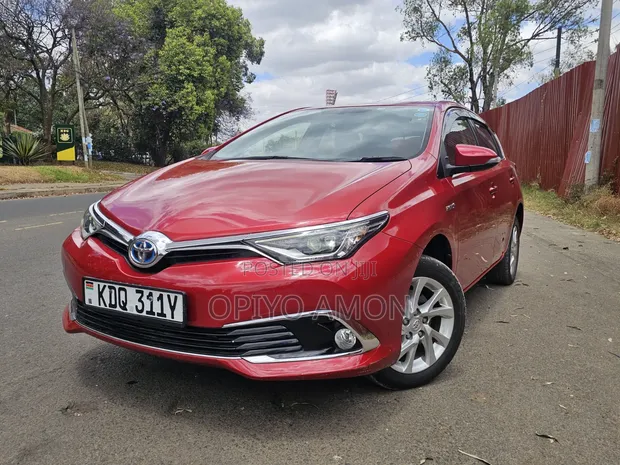 Toyota Auris 2017 Hybrid Red - 1