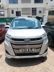 Toyota Noah 2018 Kijivu - 1