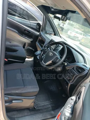 Toyota Noah 2018 Kijivu