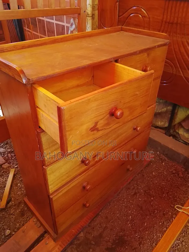 Mahogany Chest of Drawers - 1